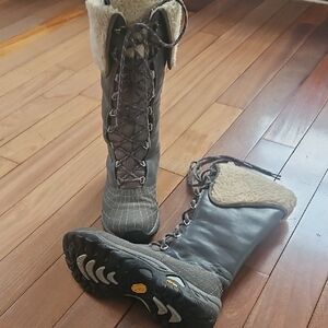 Women's Gray Winter Boots with Fur Lining